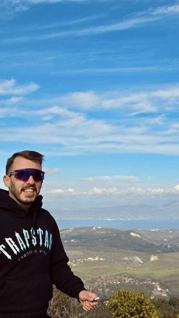 @fymfym21 from Greece