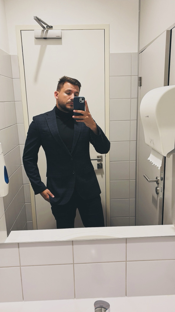 @lukymilaan from Czech Republic