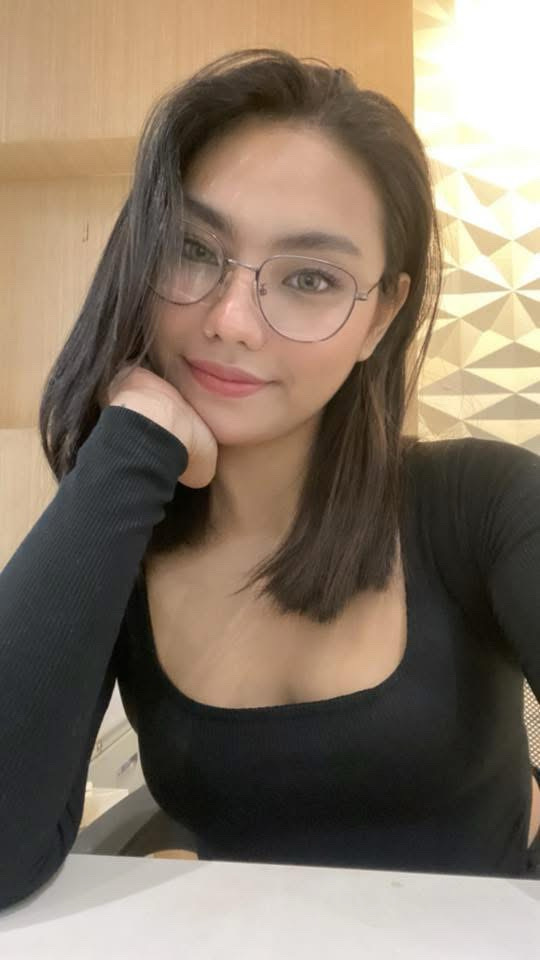 @itsmeaycee from Switzerland