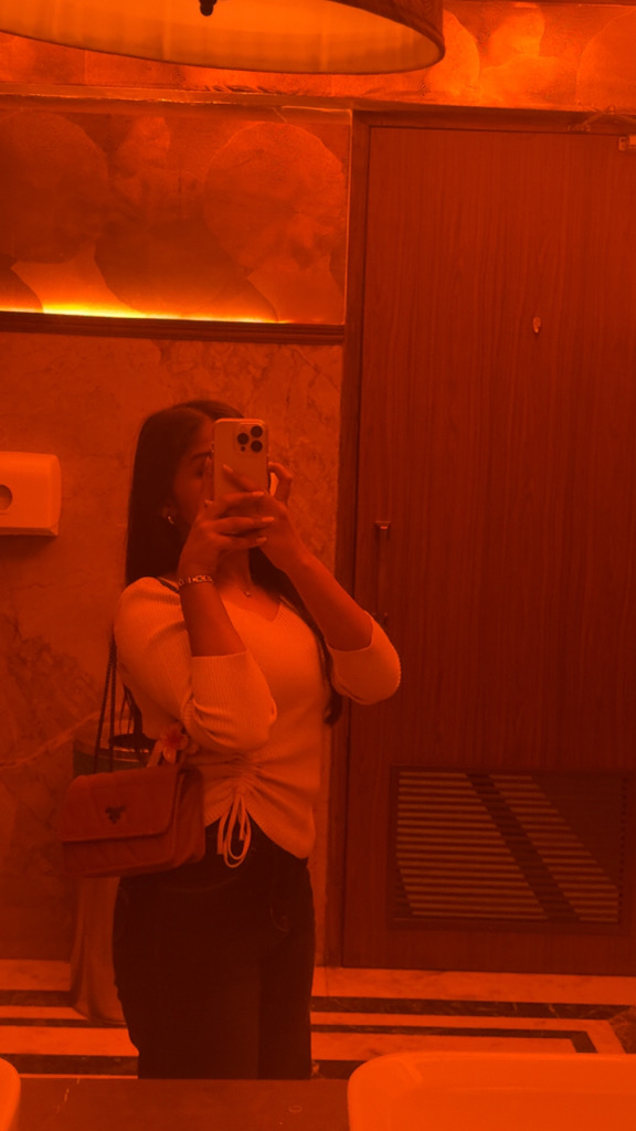 @juicyishita from India