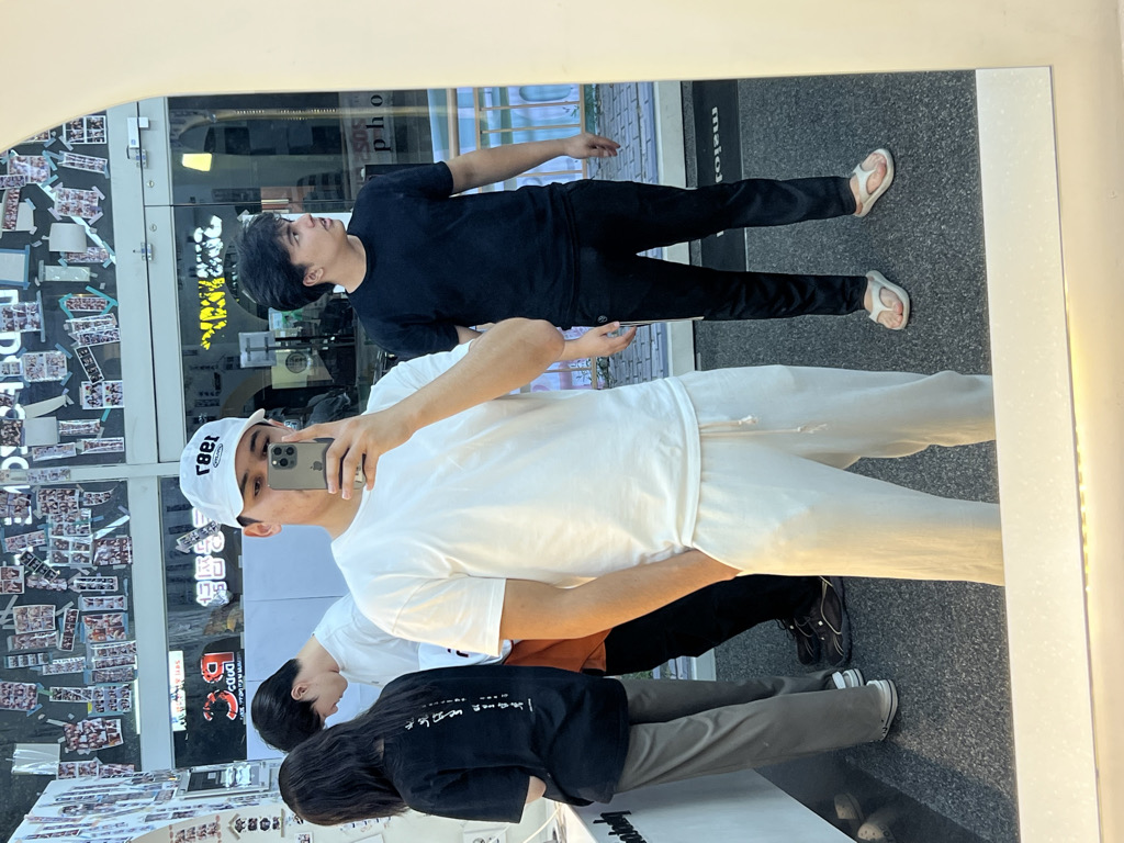 @u97426756 from South Korea