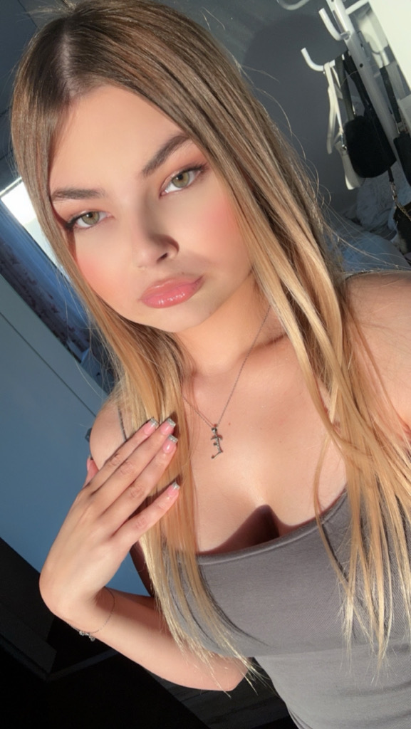 @eviee06 from Austria