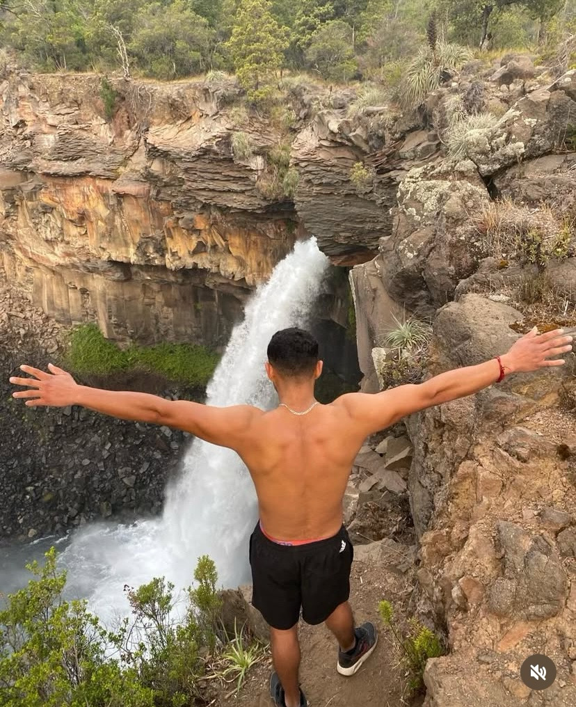 @holaqrico