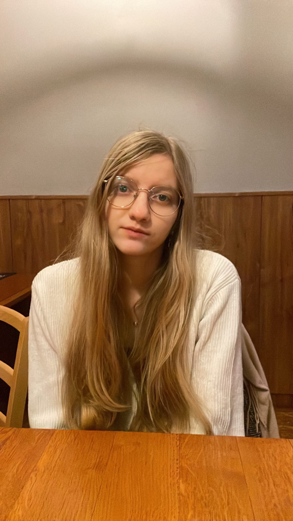 @elenkaaa from Czech Republic