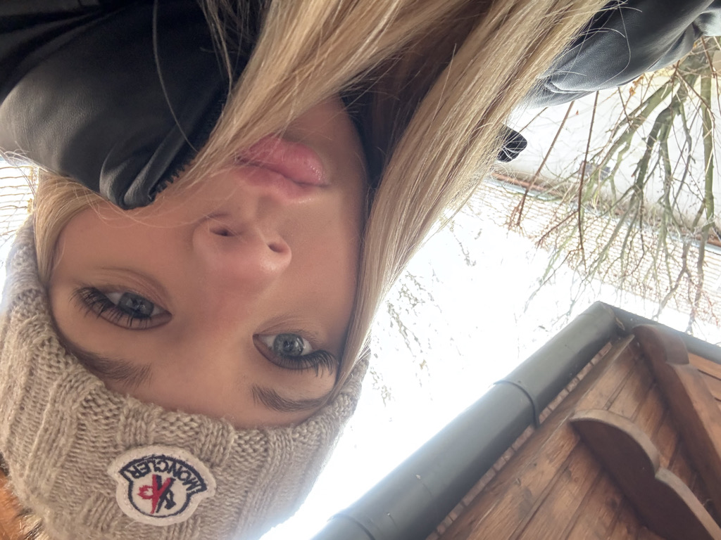 @aisiwowoso from Hungary