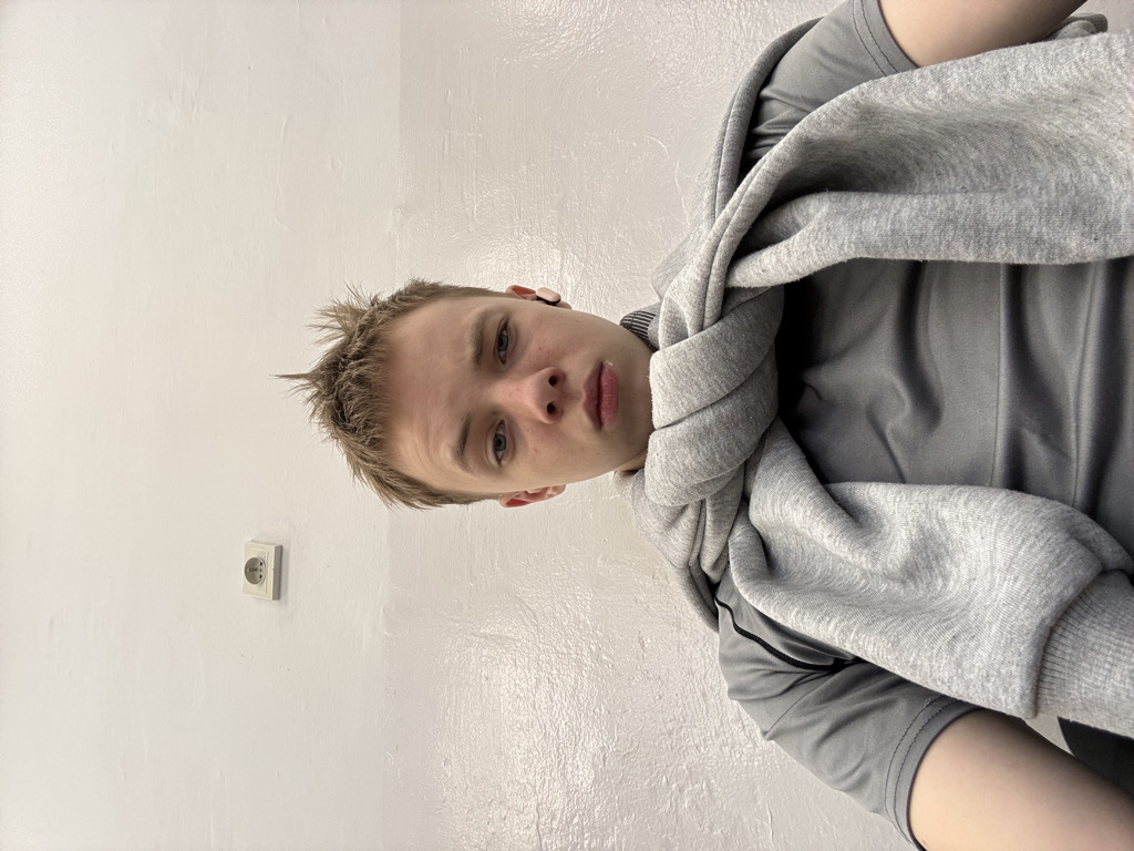 @u42385899