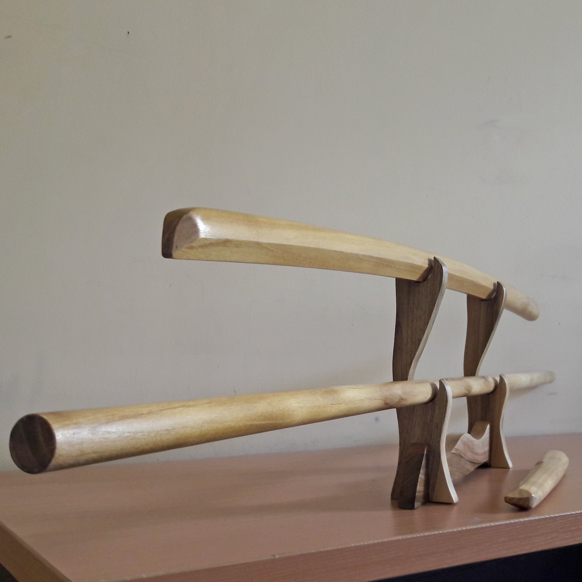 Asesetti: Bokken Bokuto 102 cm, jo 128 cm ja tanto, robinia