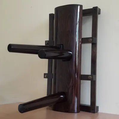 Wing Chun -puunukke (Muk Yan Jong), köydellä, ilman jalkaa, seinäkiinnitys, eurooppalainen saarni