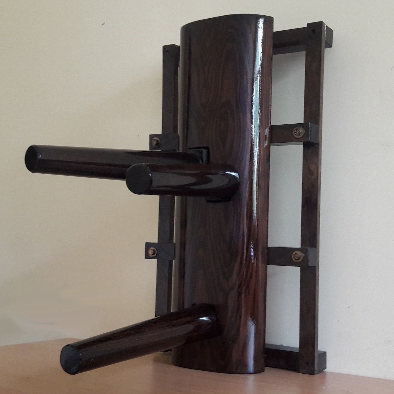 Wing Chun -puunukke (Muk Yan Jong), köydellä, ilman jalkaa, seinäkiinnitys, eurooppalainen saarni