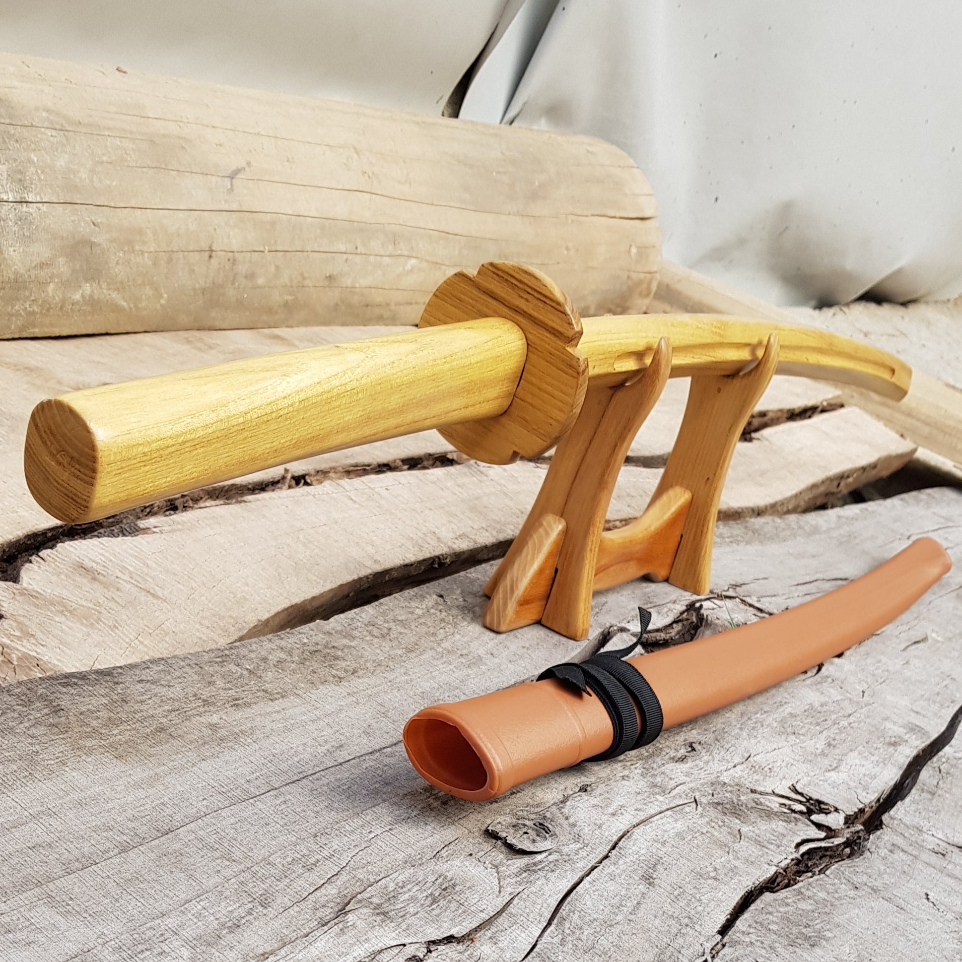 Bokken Daito 102 cm, robinia, tsuba, plastic saya, and blood groove