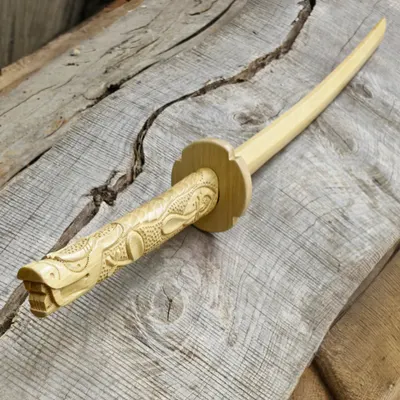 Bokken Daito Deluxe Dragon 102 cm, eurooppalainen valkopyökki, tsuba