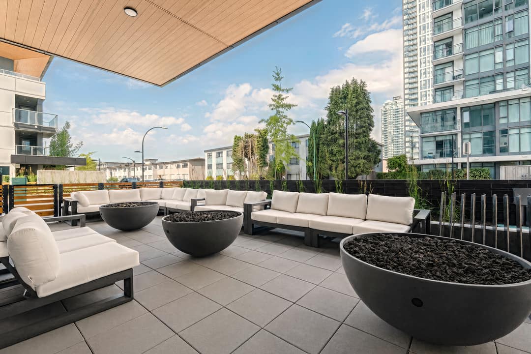 Amenities Rooftop Lounge in Burnaby