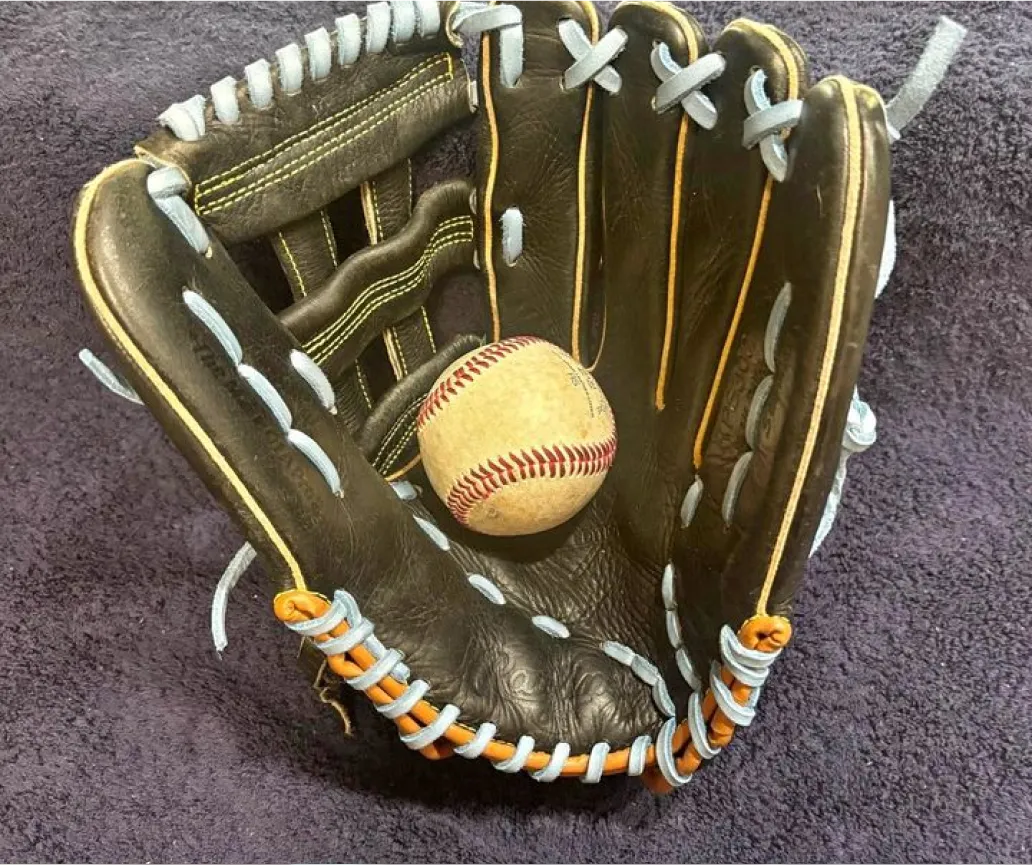 Image of an excited Baseball On Me gift card recipient. Their thank you note is below.