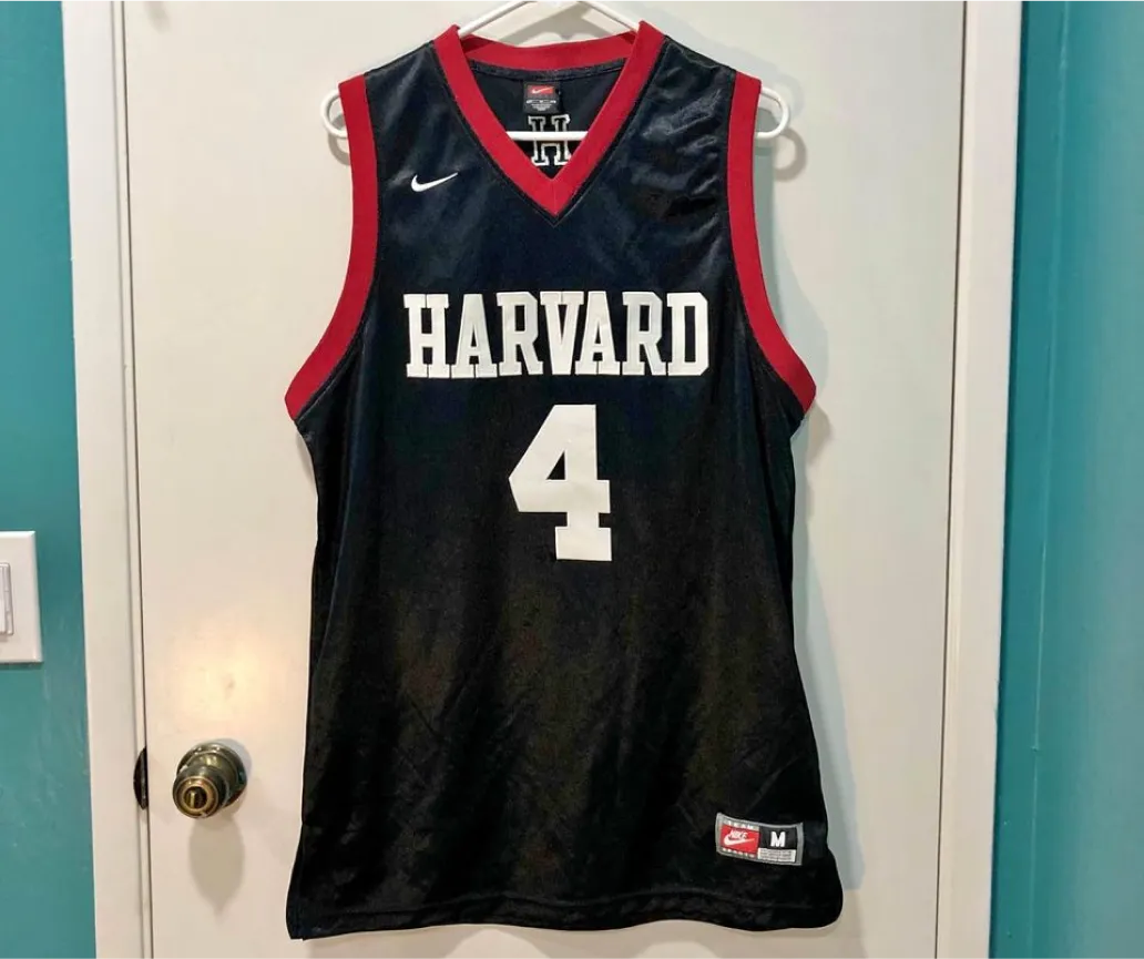 Image of an excited Basketball On Me gift card recipient. Their thank you note is below.