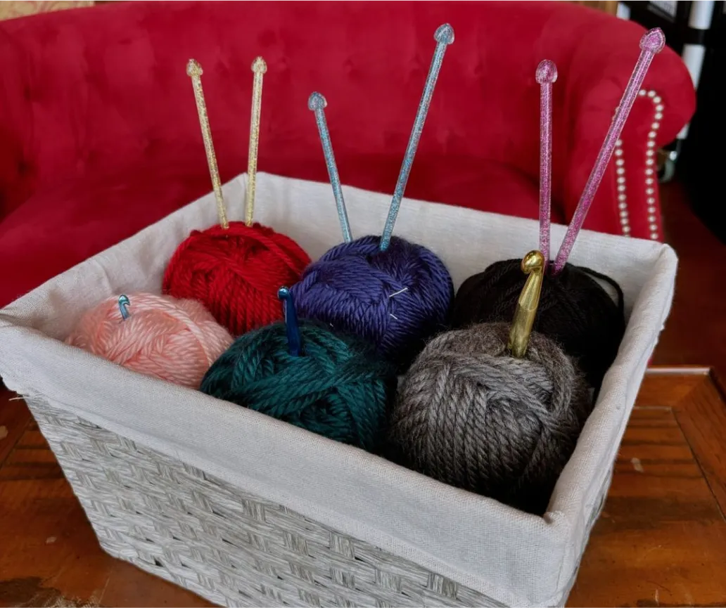 Image of an excited Crochet On Me gift card recipient. Their thank you note is below.