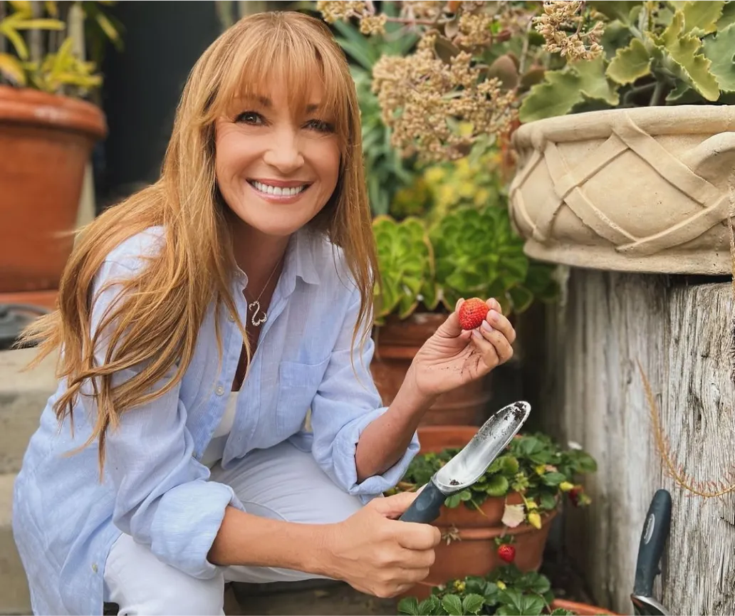Image of an excited Gardening On Me gift card recipient. Their thank you note is below.