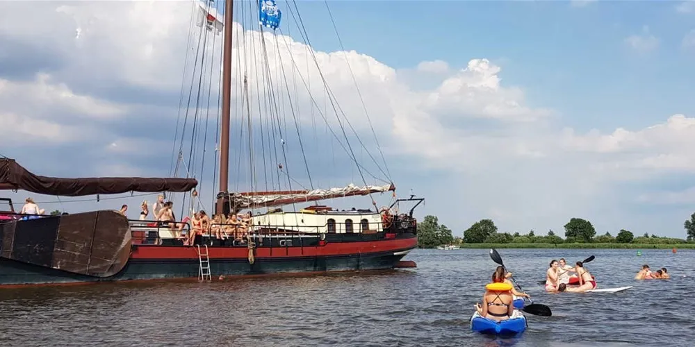 NAUPAR groepsaccommodaties op het water in Lelystad