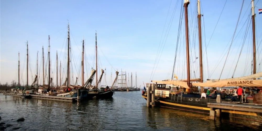 NAUPAR groepsaccommodaties op het water in Lelystad