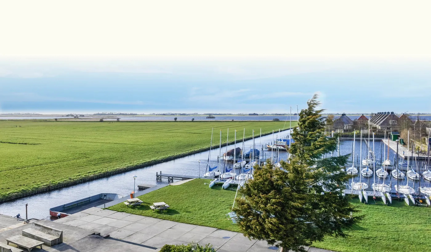Zeilschool & Groepsaccommodatie De Morra in Hemelum