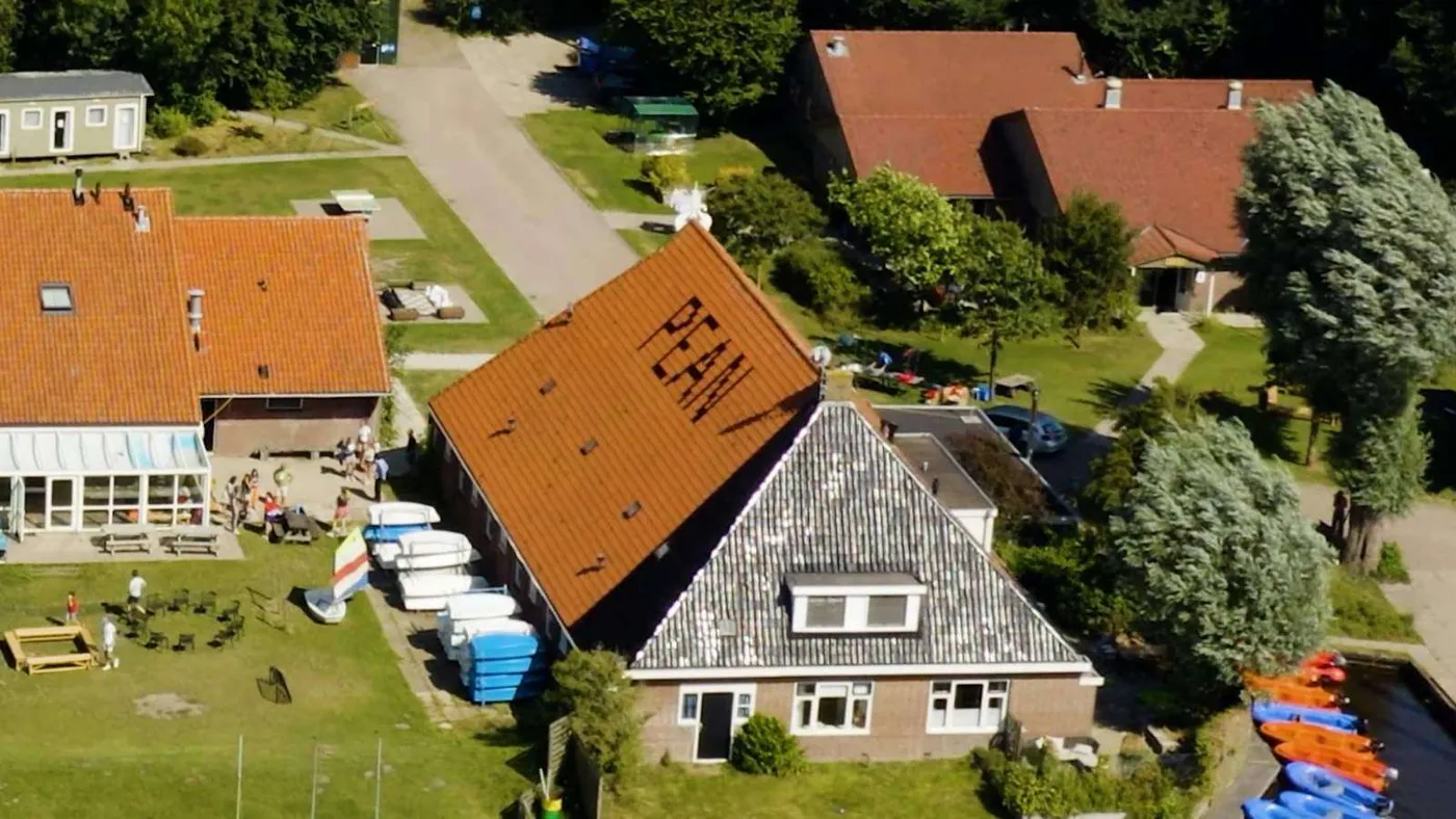 Zeilschool & Groepsverblijf Pean in Nes