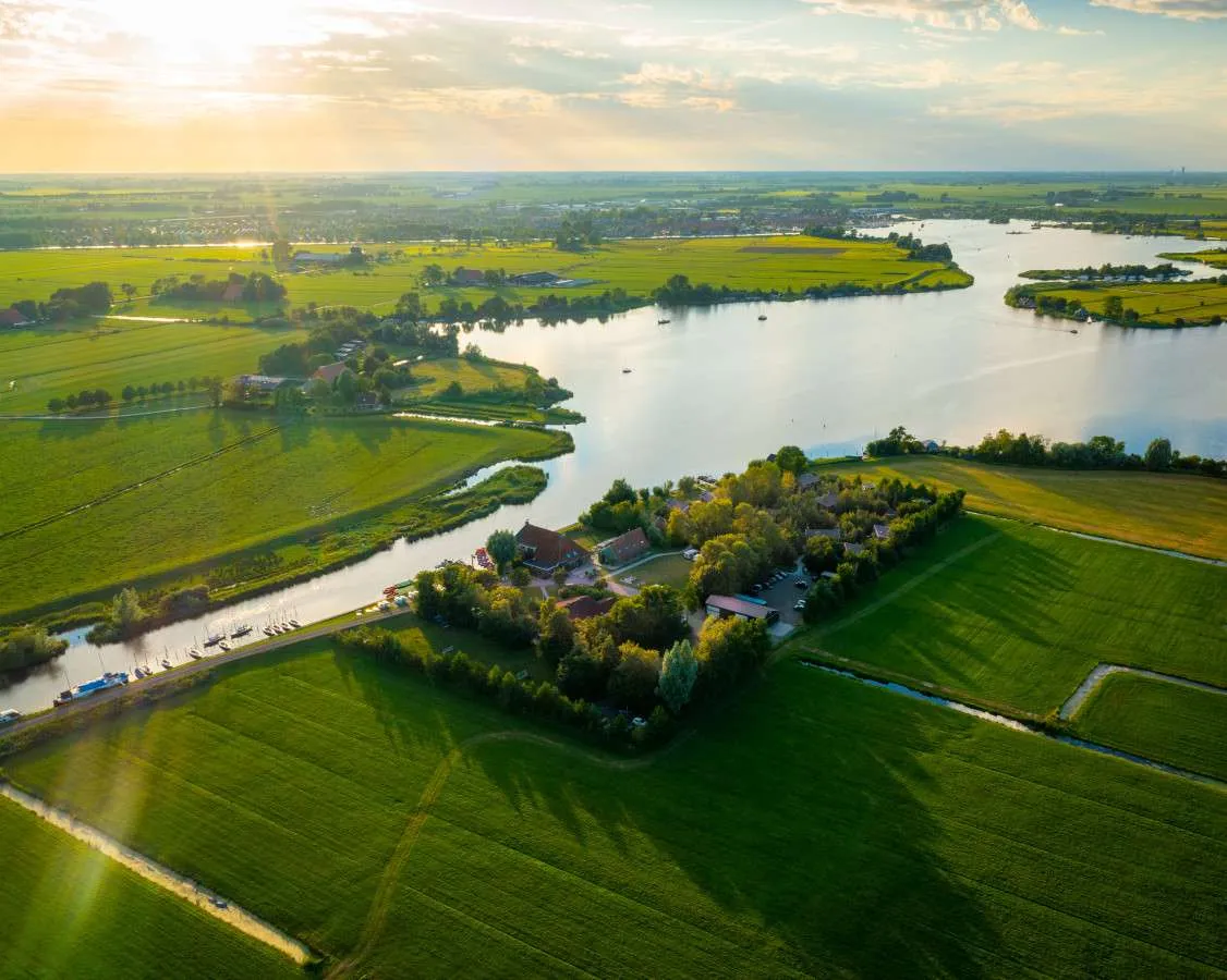 Zeilschool & Groepsverblijf Pean in Nes
