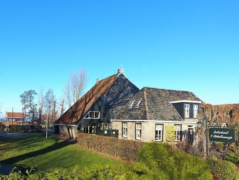 Zeilschool 't Stekelbaarsje in Elahuizen