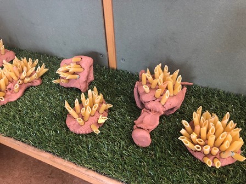 Voorbeeld van Dino's kleien voor het museum
