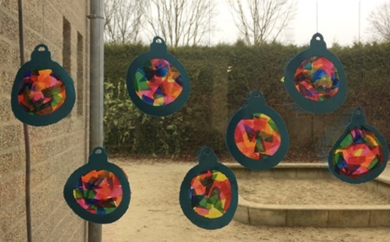 Voorbeeld van Kerstballen voor het raam