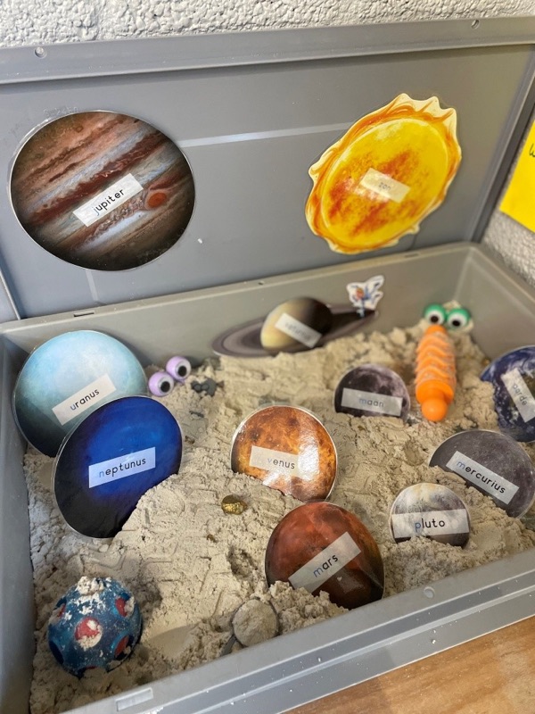 Voorbeeld van Kinetisch zand maanlandschap