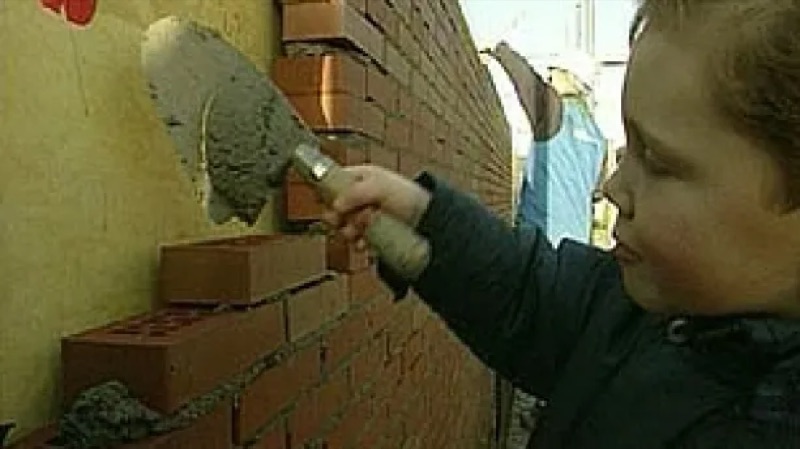 Voorbeeld van Koekeloere: Een huis bouwen met Flip de Beer – Schooltv