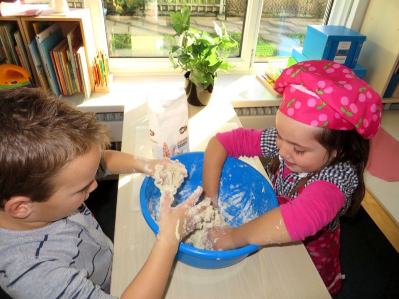 Voorbeeld van Koekjes bakken van zoutdeeg