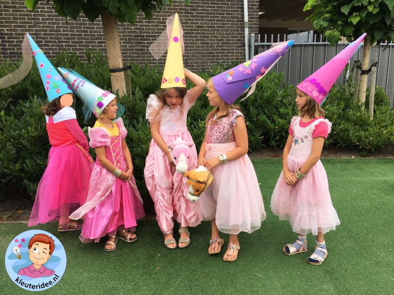 Voorbeeld van Puntmuts voor een jonkvrouw