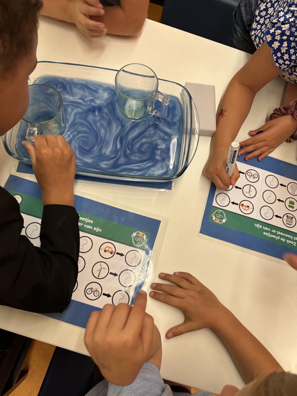 Voorbeeld van Speuren onderwater zoekkaarten met een glas