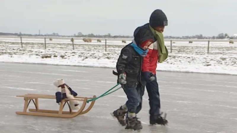 Voorbeeld van Koekeloere: Buiten schaatsen met Flip de Beer – Schooltv