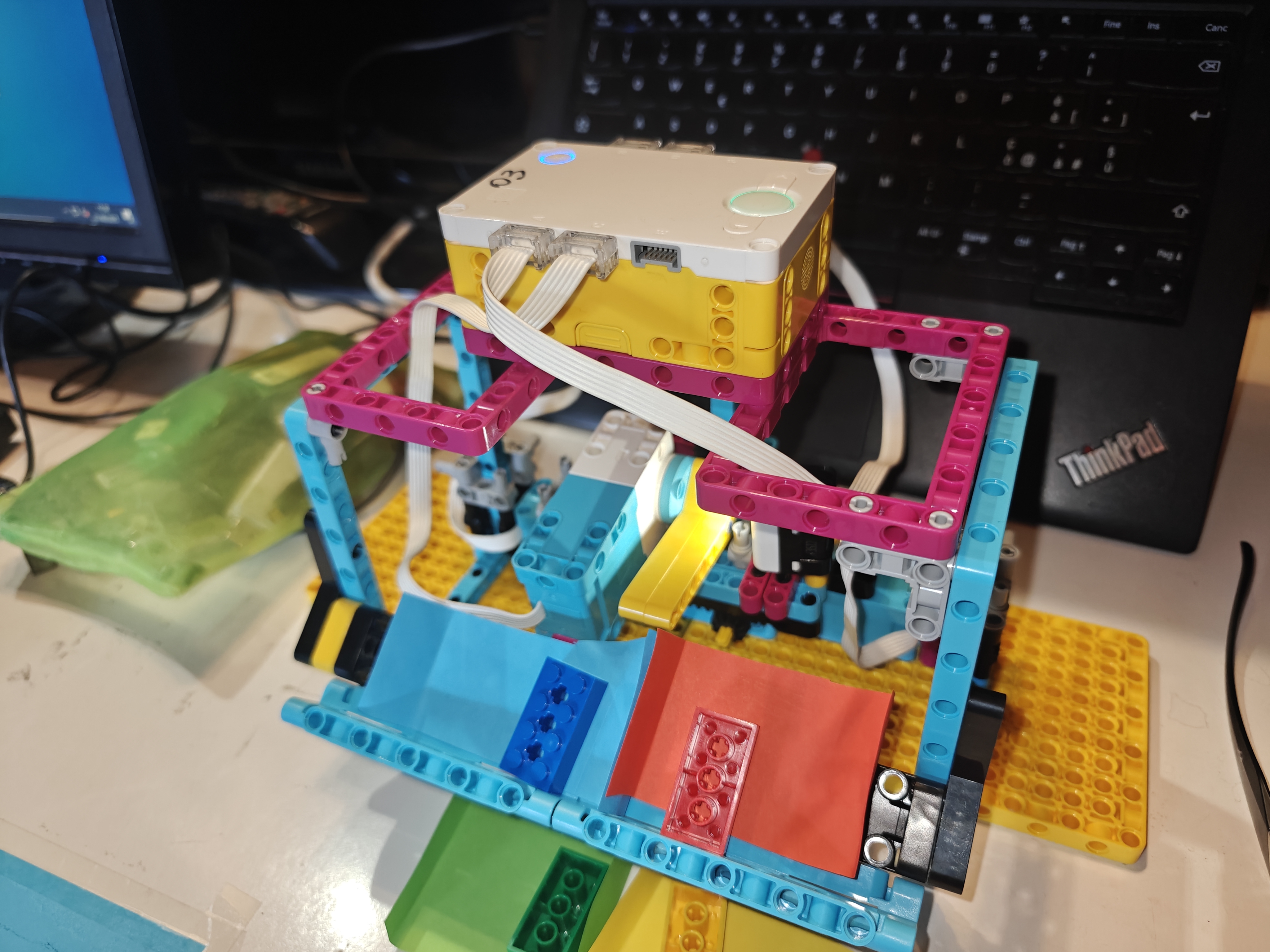 Bouwen en programmeren met Lego SPIKE Essential