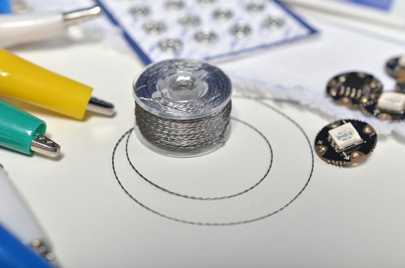 E-Textiel & Lichtgevende Tas: Geleidend Garen, LED-Borduurwerk & Drukschakelaars — afbeelding 2