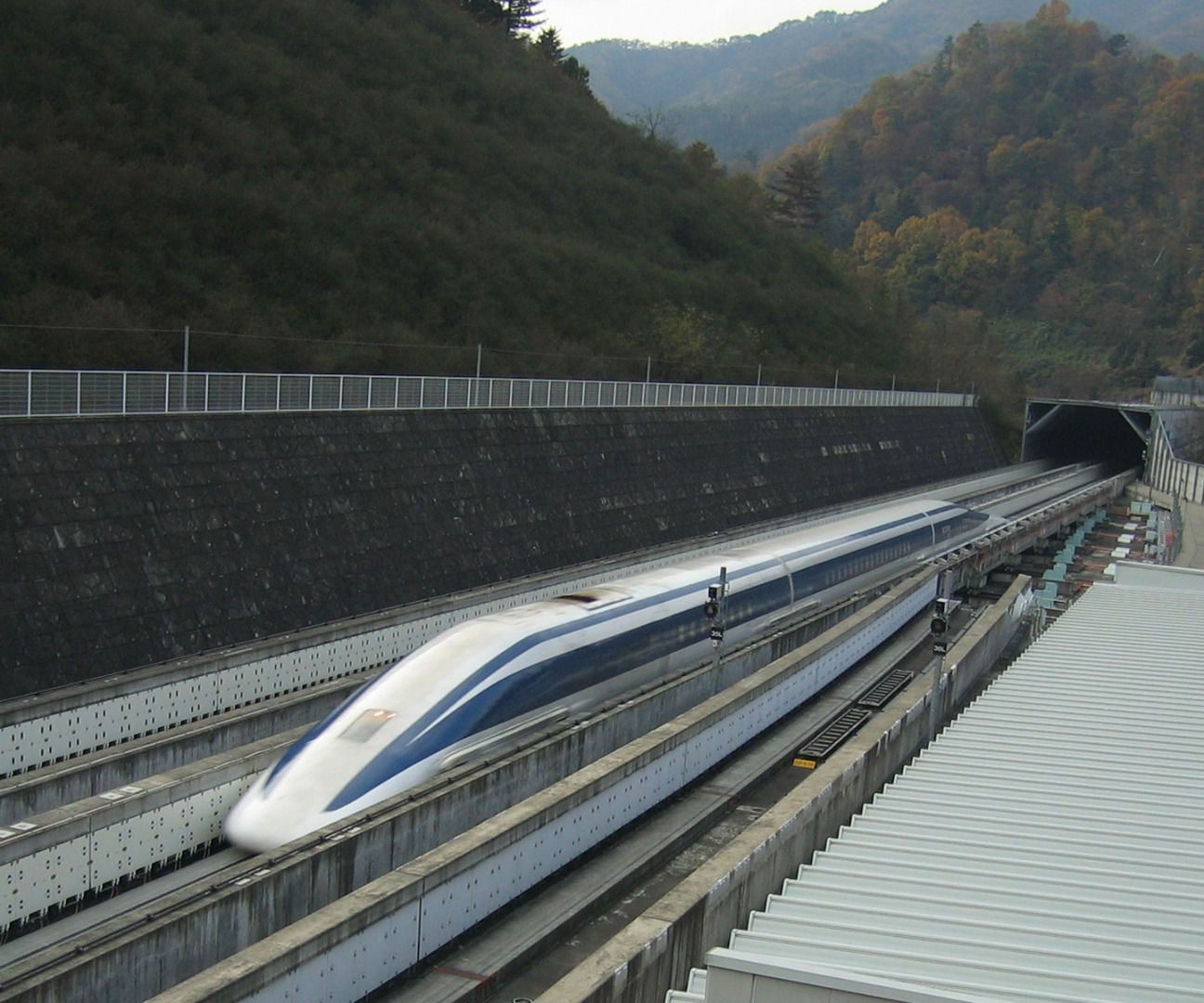 Maglev Zweeftrein op Neodymium Magneetrails — afbeelding 2