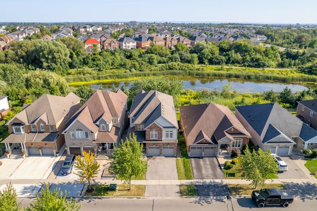4-1735 Esterbrook Dr Oshawa ON