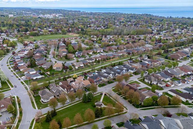 1-796 Prince of Wales Dr PEC, ON