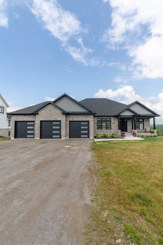 12-37 McCarty Dr Hamiilton, ON