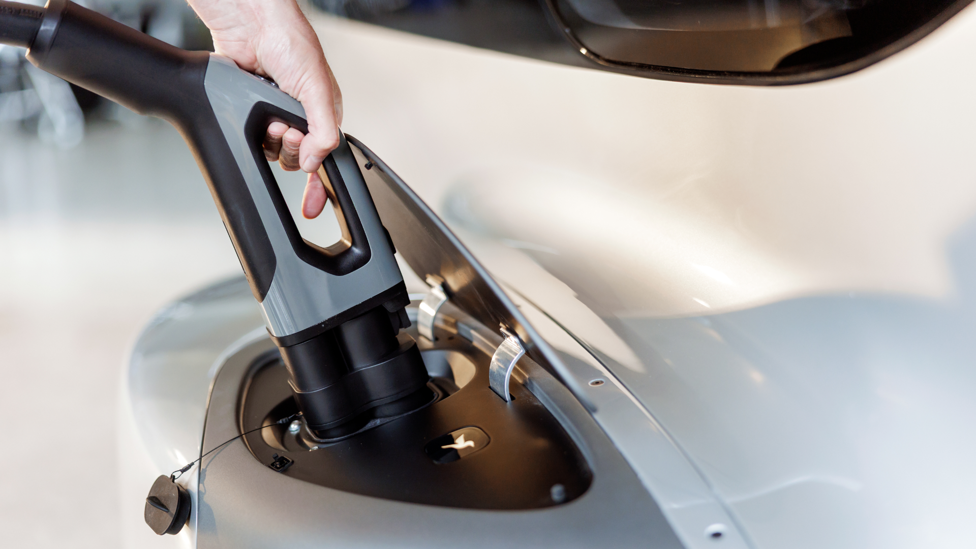 UK backs faster charging technology for electric aircraft