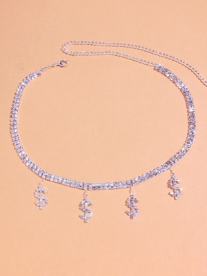 Collana con ciondolo a forma di dollaro con decorazioni in strass