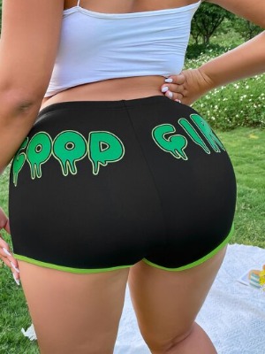 Plus Letter Graphic Contrast Binding Drawstring Waist Shorts
