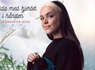 Farida Med Hjertet I Hånden