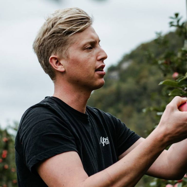 Sider smakig med Apal fra Hjelmeland