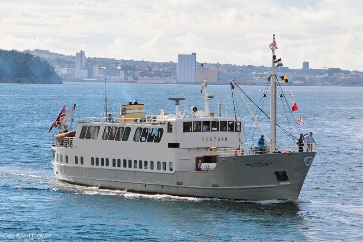 2. PINSEDAG, mandag 10. juni 2019: Bli med M/S VESTGAR Bergen - Våge, Tysnes i regi av Fjordabaatane