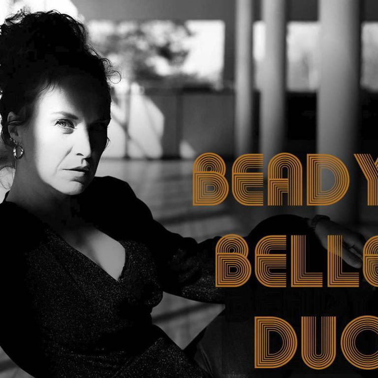 Beady Belle Duo // Innendørs Midsund