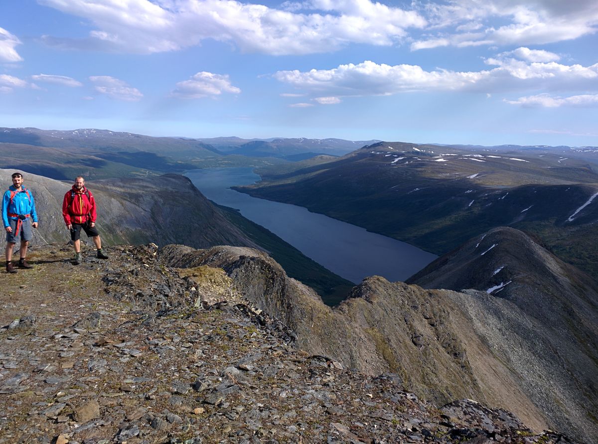 Luftig Topptur over Midtre Gjevilvasskam