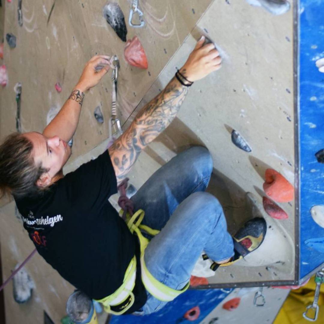 Klatring i buldrevegg 06.02 kl. 10.00-12.00