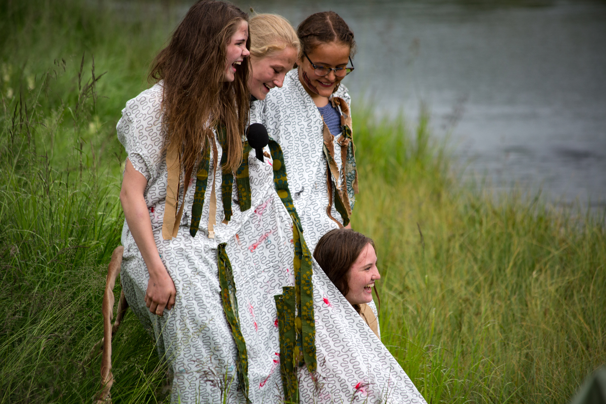 Haugafolket. Sjokoladekappleik med elevar frå Strunkeveko